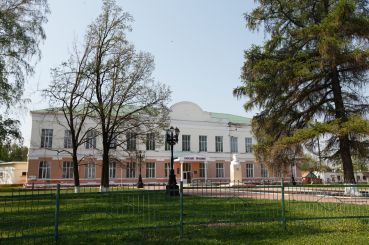 Gymnasium them. KD Ushinskogo Novgorod-Seversky